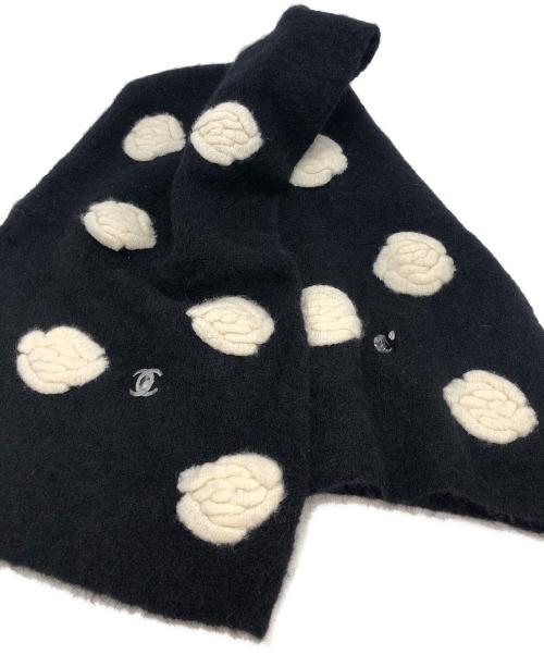 CHANEL（シャネル）CHANEL (シャネル) カメリアターンロックマフラー ブラック×ホワイトの古着・服飾アイテム