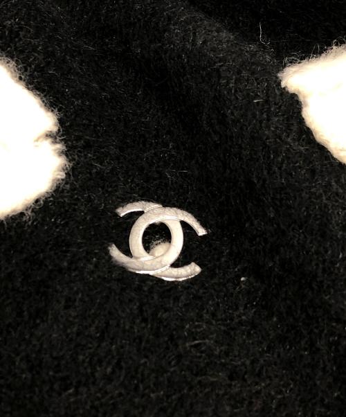 CHANEL（シャネル）CHANEL (シャネル) カメリアターンロックマフラー ブラック×ホワイトの古着・服飾アイテム