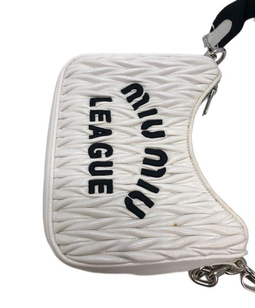 MIU MIU（ミュウミュウ）MIU MIU (ミュウミュウ) マテラッセ　2WAYショルダーバッグ ホワイト×ブラックの古着・服飾アイテム