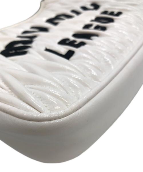 MIU MIU（ミュウミュウ）MIU MIU (ミュウミュウ) マテラッセ　2WAYショルダーバッグ ホワイト×ブラックの古着・服飾アイテム