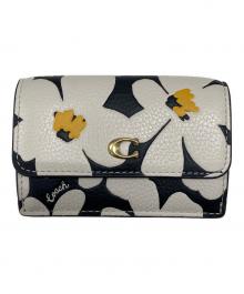 COACH（コーチ）の古着「エッセンシャルミニトライフォールドウォレット・フローラルプリント」｜ブラック×アイボリー