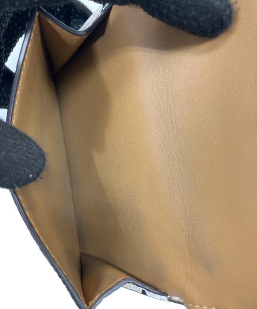 COACH（コーチ）COACH (コーチ) エッセンシャルミニトライフォールドウォレット・フローラルプリント ブラック×アイボリーの古着・服飾アイテム