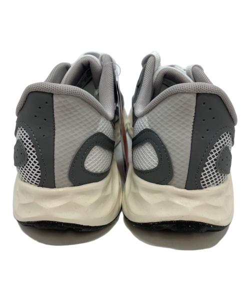 NEW BALANCE（ニューバランス）NEW BALANCE (ニューバランス) ローカットスニーカー グレー×ホワイト サイズ:27.5の古着・服飾アイテム