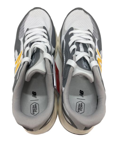 NEW BALANCE（ニューバランス）NEW BALANCE (ニューバランス) ローカットスニーカー グレー×ホワイト サイズ:27.5の古着・服飾アイテム