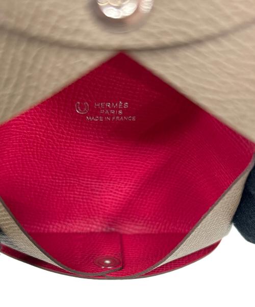 HERMES（エルメス）HERMES (エルメス) カードケース カルヴィヴェルソ 馬蹄マーク入り ベージュの古着・服飾アイテム