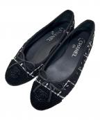 CHANELシャネル）の古着「ココマーク リボン付きツイードパンプス」｜ブラック