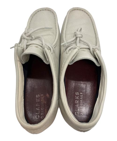 CLARKS（クラークス）CLARKS (クラークス) Wallabee GTX アイボリー サイズ:26.5の古着・服飾アイテム