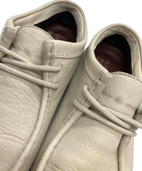 CLARKS（クラークス）CLARKS (クラークス) Wallabee GTX アイボリー サイズ:26.5の古着・服飾アイテム