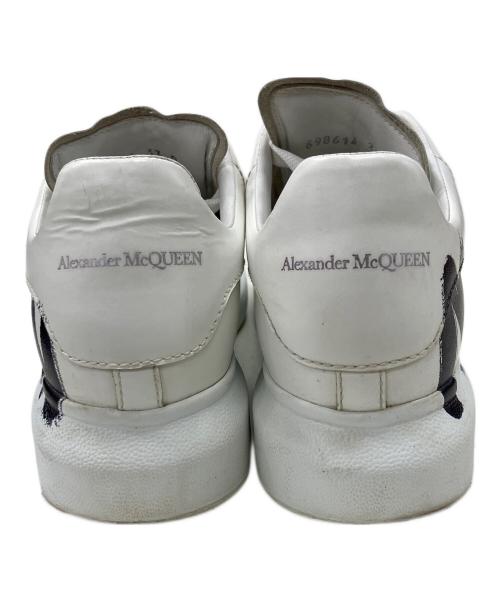 ALEXANDER McQUEEN（アレキサンダーマックイーン）ALEXANDER McQUEEN (アレキサンダーマックイーン) Graffiti-print Oversized Sneakers ホワイト サイズ:37の古着・服飾アイテム