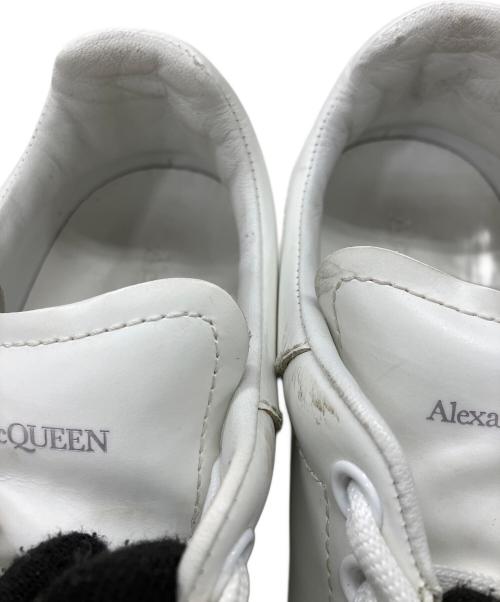 ALEXANDER McQUEEN（アレキサンダーマックイーン）ALEXANDER McQUEEN (アレキサンダーマックイーン) Graffiti-print Oversized Sneakers ホワイト サイズ:37の古着・服飾アイテム