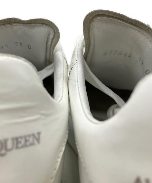 ALEXANDER McQUEEN（アレキサンダーマックイーン）ALEXANDER McQUEEN (アレキサンダーマックイーン) Graffiti-print Oversized Sneakers ホワイト サイズ:37の古着・服飾アイテム