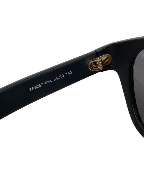 TOM FORD（トムフォード）TOM FORD (トムフォード) ウェリントンフレームサングラス ブラック サイズ:54☐19の古着・服飾アイテム