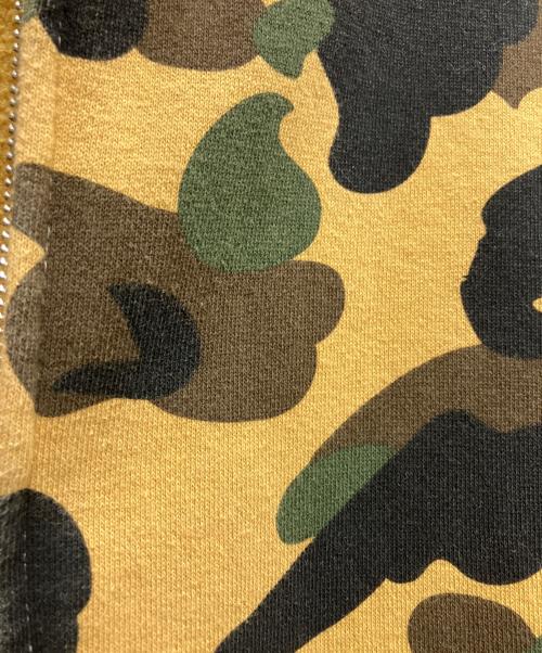 A BATHING APE（ア ベイシング エイプ）A BATHING APE (ア ベイシング エイプ) Camo Shark Full Zip Hoodie イエロー×カーキ サイズ:XLの古着・服飾アイテム