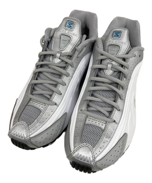 NIKE（ナイキ）NIKE (ナイキ) ローカットスニーカー SHOX R4 ホワイト×シルバー サイズ:cm27の古着・服飾アイテム