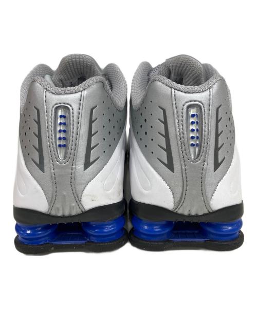 NIKE（ナイキ）NIKE (ナイキ) ローカットスニーカー　SHOX R4 ホワイト×シルバー サイズ:cm27の古着・服飾アイテム