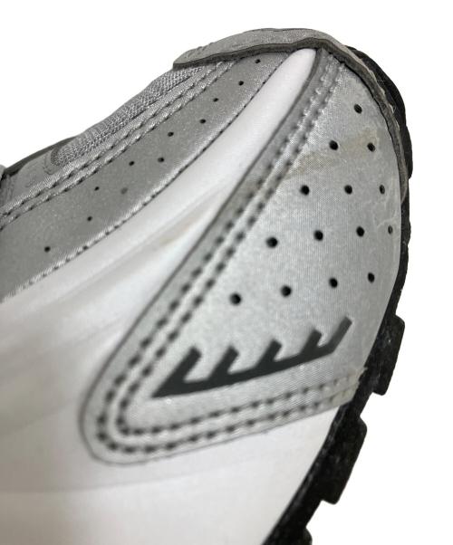 NIKE（ナイキ）NIKE (ナイキ) ローカットスニーカー　SHOX R4 ホワイト×シルバー サイズ:cm27の古着・服飾アイテム