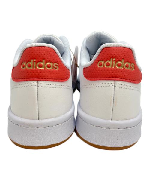 adidas（アディダス）adidas (アディダス) ローカットスニーカー ホワイト×ピンク サイズ:27の古着・服飾アイテム