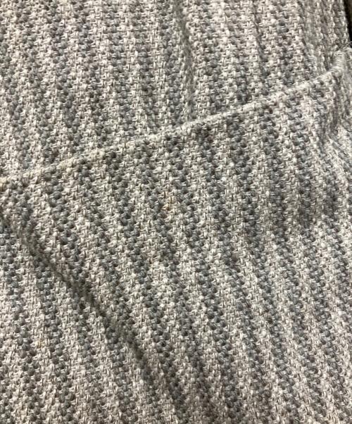 ISSEY MIYAKE（イッセイミヤケ）ISSEY MIYAKE (イッセイミヤケ) ノーカラーストライプジャケット グレー サイズ:Lの古着・服飾アイテム