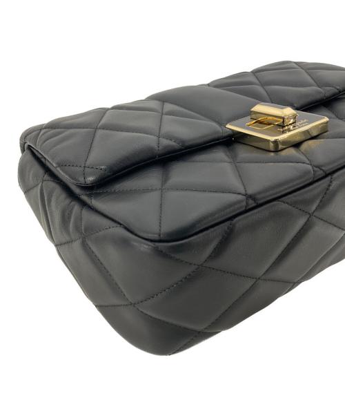 Kate Spade（ケイトスペード）Kate Spade (ケイトスペード) キャリーキルテッドスモールフラップクロスボディ ブラックの古着・服飾アイテム