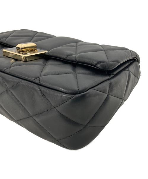 Kate Spade（ケイトスペード）Kate Spade (ケイトスペード) キャリーキルテッドスモールフラップクロスボディ ブラックの古着・服飾アイテム