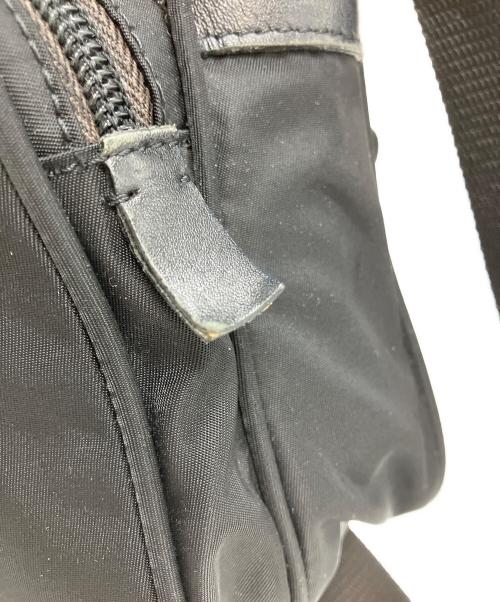 PRADA（プラダ）PRADA (プラダ) ナイロンショルダーバッグ ブラックの古着・服飾アイテム
