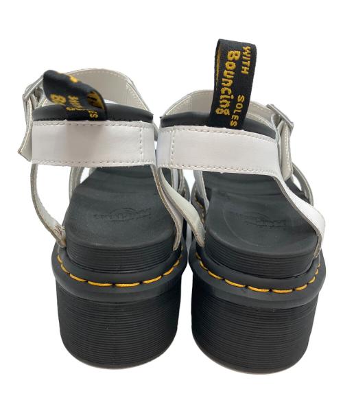 Dr.Martens（ドクターマーチン）Dr.Martens (ドクターマーチン) サンダル ホワイト×ブラック サイズ:6の古着・服飾アイテム