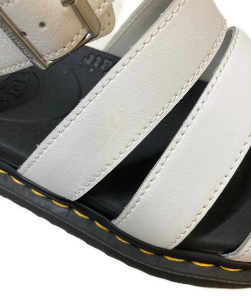 Dr.Martens（ドクターマーチン）Dr.Martens (ドクターマーチン) サンダル ホワイト×ブラック サイズ:6の古着・服飾アイテム