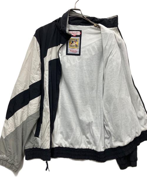 MITCHELL & NESS（ミッチェルアンドネス）MITCHELL & NESS (ミッチェルアンドネス) ナイロンジャケット ブラック×グレー サイズ:XLの古着・服飾アイテム