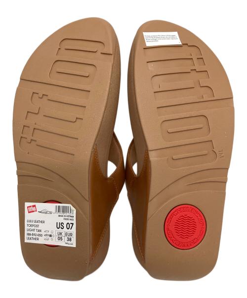 FIT FLOP（フィットフロップ）FIT FLOP (フィットフロップ) レザー トゥポストサンダル ブラウン サイズ:24の古着・服飾アイテム