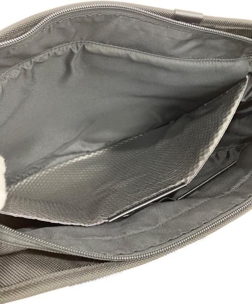 TUMI（トゥミ）TUMI (トゥミ) イースト・ウエスト・バッグ ブラックの古着・服飾アイテム