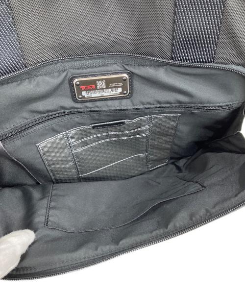 TUMI（トゥミ）TUMI (トゥミ) イースト・ウエスト・バッグ ブラックの古着・服飾アイテム