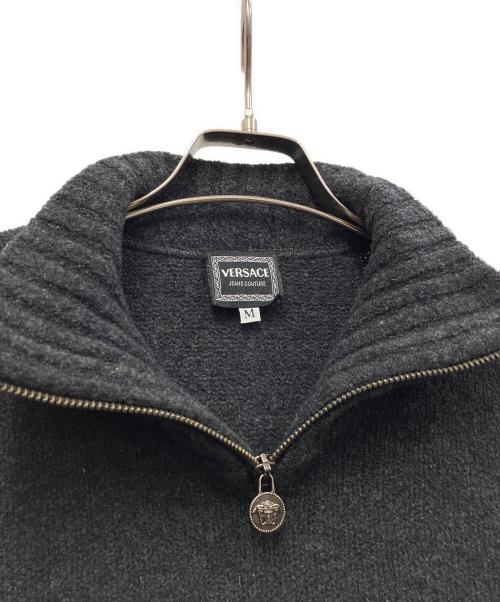 VERSACE（ヴェルサーチ）VERSACE (ヴェルサーチ) 厚手ニット グレー サイズ:Mの古着・服飾アイテム