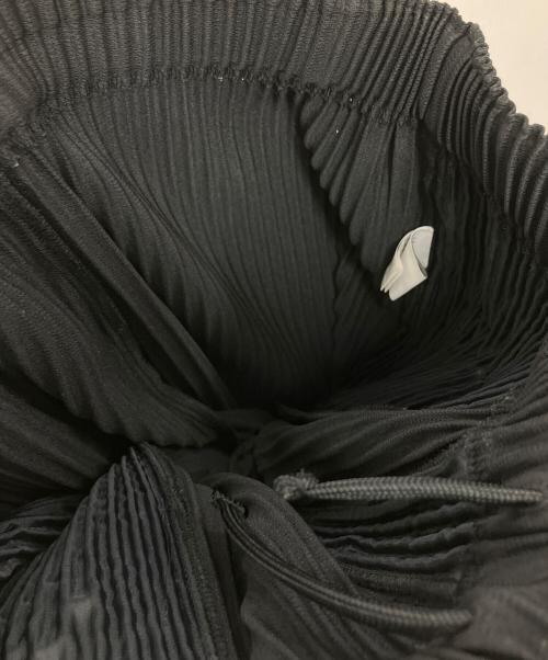 ISSEY MIYAKE（イッセイミヤケ）ISSEY MIYAKE (イッセイミヤケ) プリーツパンツ ブラック サイズ:2の古着・服飾アイテム