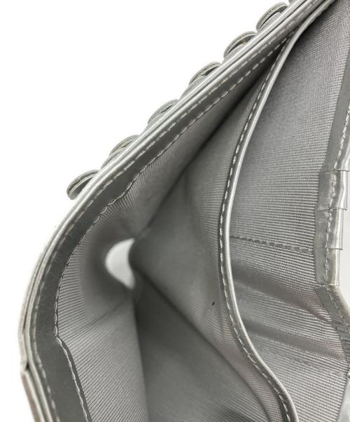 ANTEPRIMA（アンテプリマ）ANTEPRIMA (アンテプリマ) 2つ折り財布 シルバーの古着・服飾アイテム