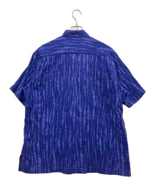 ISSEY MIYAKE（イッセイミヤケ）ISSEY MIYAKE (イッセイミヤケ) 半袖シャツ ブルー サイズ:Lの古着・服飾アイテム