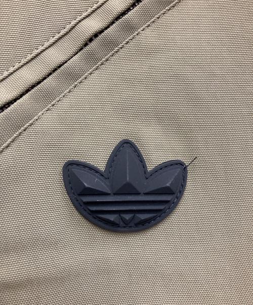 adidas Originals（アディダスオリジナル）adidas Originals (アディダスオリジナル) ニュー パデッドジャケット カーキ×ホワイト サイズ:XLの古着・服飾アイテム