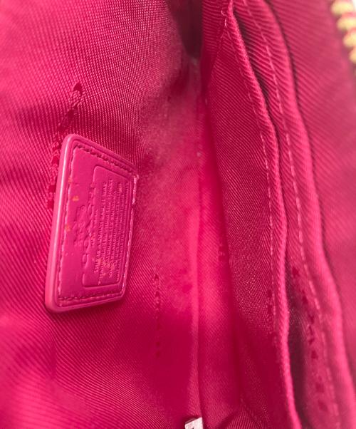 COACH（コーチ）COACH (コーチ) ラッカーリベットコーナー ジップリストレットポーチ ショッキングピンクの古着・服飾アイテム