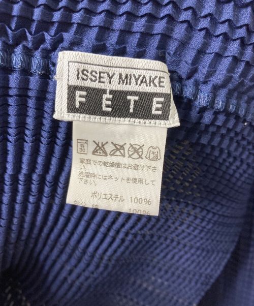 ISSEY MIYAKE FETE（イッセイミヤケフェット）ISSEY MIYAKE FETE (イッセイミヤケフェット) フリルカーディガン ネイビー サイズ:02の古着・服飾アイテム