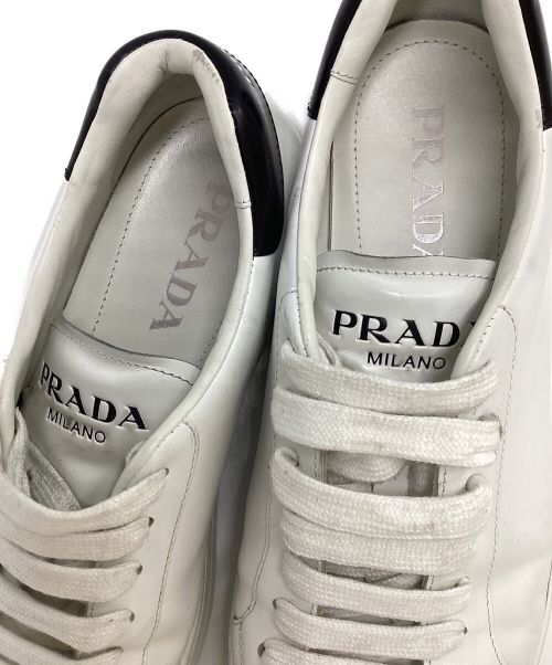 PRADA（プラダ）PRADA (プラダ) ローカットスニーカー ホワイト サイズ:7の古着・服飾アイテム