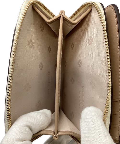 Kate Spade（ケイトスペード）Kate Spade (ケイトスペード) 2つ折り財布 ベージュ×ブラウンの古着・服飾アイテム