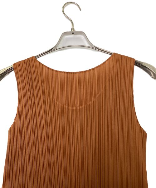 PLEATS PLEASE（プリーツプリーズ）PLEATS PLEASE (プリーツプリーズ) ノースリーブカットソー ブラウン サイズ:4の古着・服飾アイテム