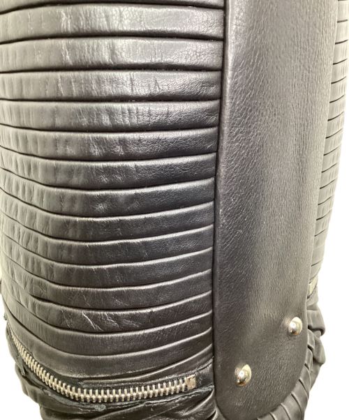 MIU MIU（ミュウミュウ）MIU MIU (ミュウミュウ) レザーハンドバッグ ブラックの古着・服飾アイテム