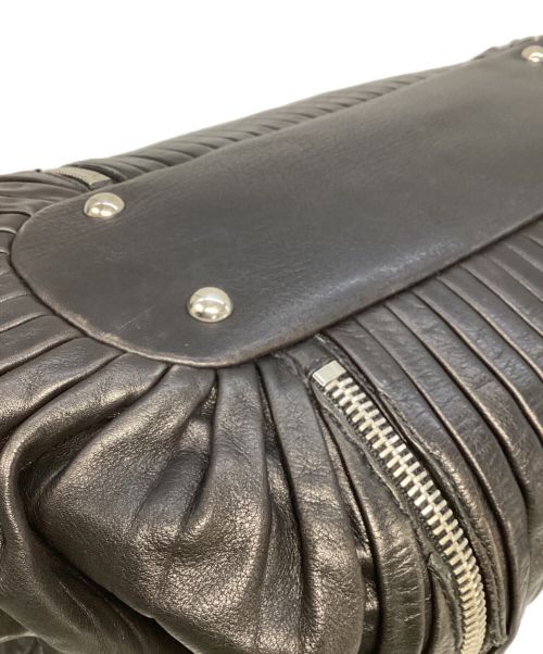 MIU MIU（ミュウミュウ）MIU MIU (ミュウミュウ) レザーハンドバッグ ブラックの古着・服飾アイテム