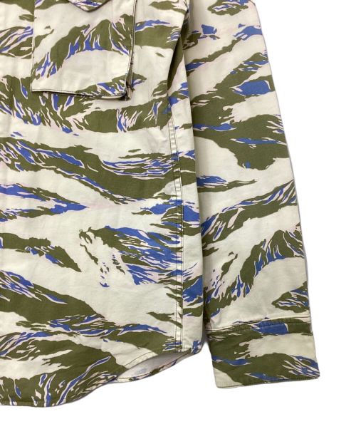 AKM（エーケーエム）AKM (エーケーエム) ジャケット グリーン×ベージュ サイズ:L 未使用品の古着・服飾アイテム