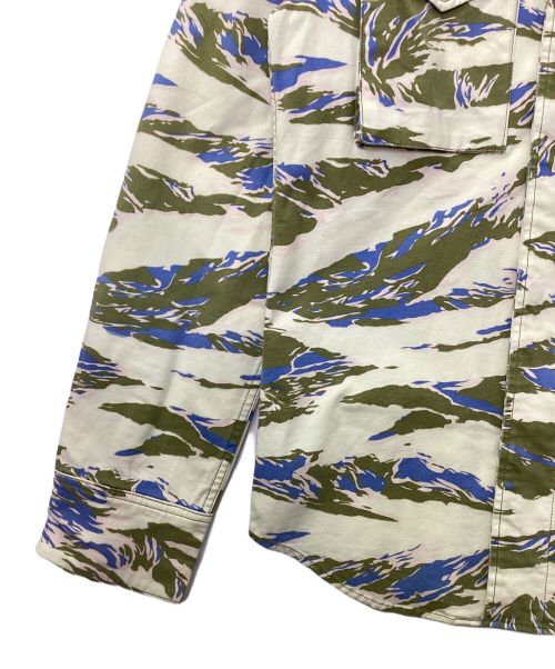 AKM（エーケーエム）AKM (エーケーエム) ジャケット グリーン×ベージュ サイズ:L 未使用品の古着・服飾アイテム