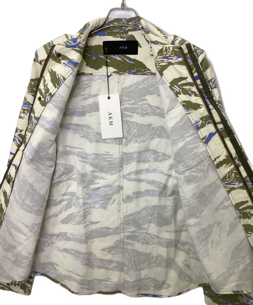 AKM（エーケーエム）AKM (エーケーエム) ジャケット グリーン×ベージュ サイズ:L 未使用品の古着・服飾アイテム