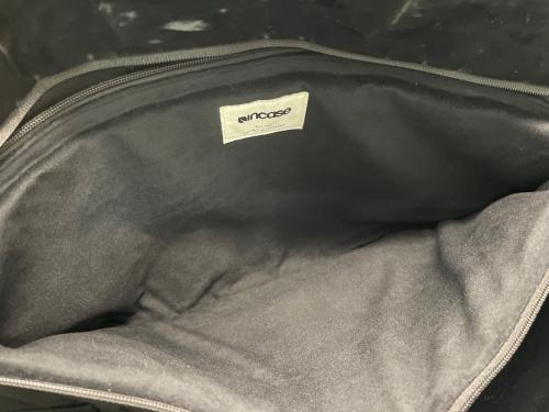 Incase（インケース）Incase (インケース) メッセンジャーバッグ ブラックの古着・服飾アイテム