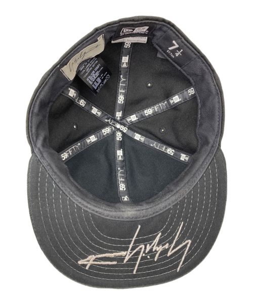 YOHJI YAMAMOTO（ヨウジヤマモト）YOHJI YAMAMOTO (ヨウジヤマモト) New Era (ニューエラ) メタルプレートキャップ ブラックの古着・服飾アイテム