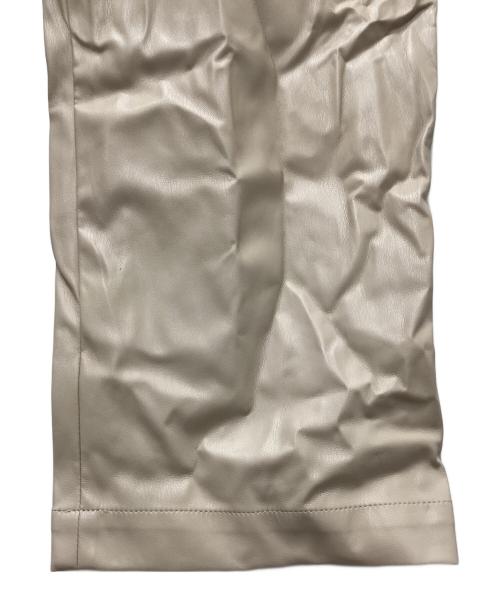 HER LIP TO（ハーリップトゥ）HER LIP TO (ハーリップトゥ) Vegan Leather Tapered Pants ベージュ サイズ:XS 未使用品の古着・服飾アイテム