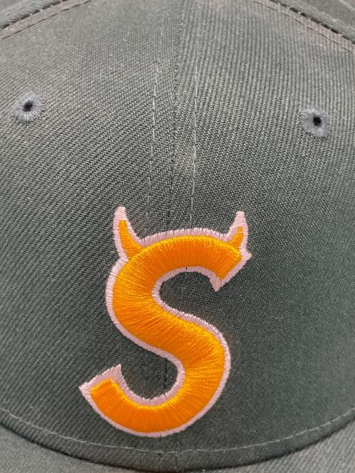 SUPREME（シュプリーム）SUPREME (シュプリーム) New Era (ニューエラ) Sロゴキャップ グリーンの古着・服飾アイテム